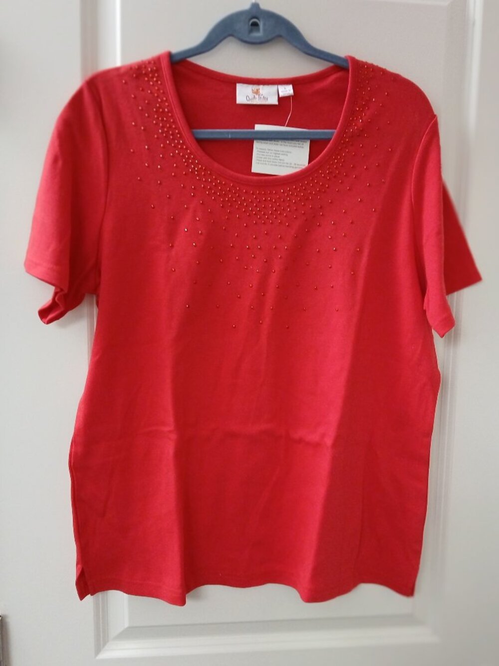 Quacker Factory Women's Embellished Neck line Red Knit Top SZ L